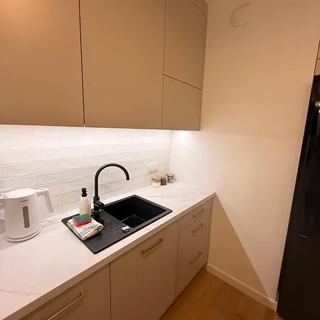 Forest Vii Aleje Jerozolimskie Apartmán *